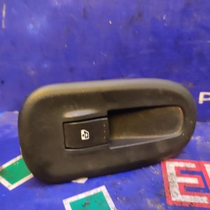 MANDO ELEVALUNAS DELANTERO DERECHO 8200548968